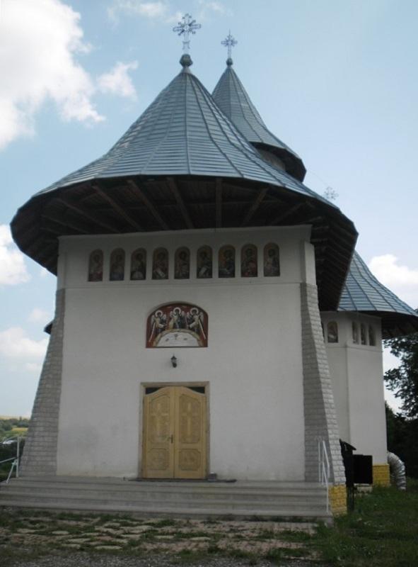 Biserica - vedere exterioară